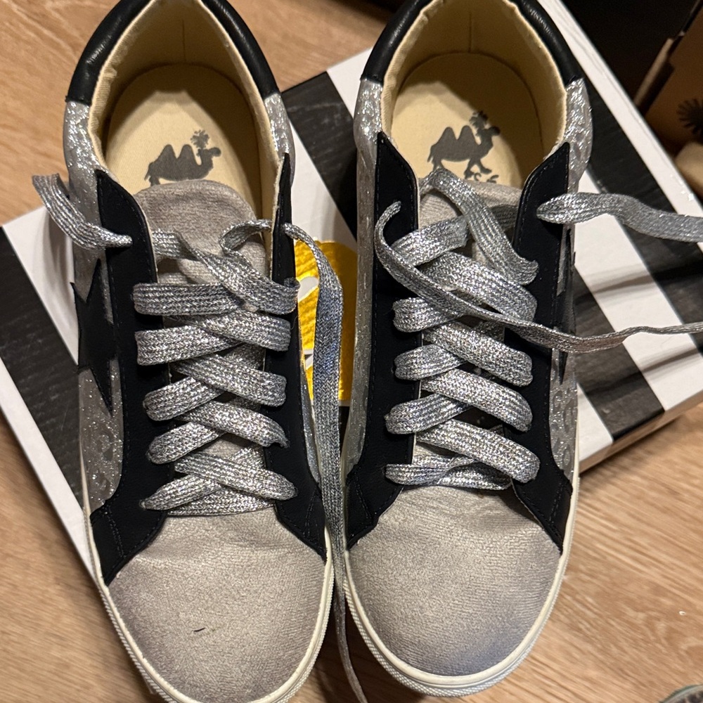 Camel Toes Silver Leopard Sneakers